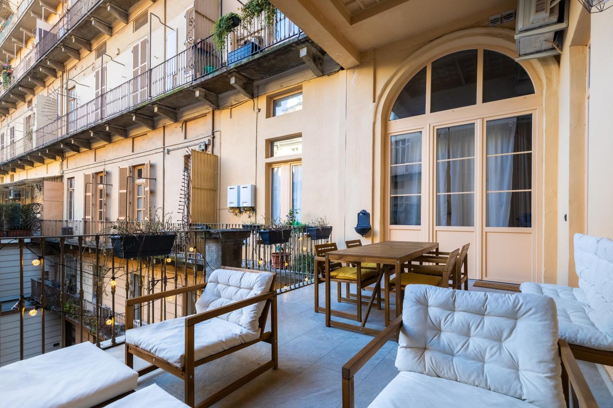 Hostdomus - La Marmora Suites Торино Екстериор снимка